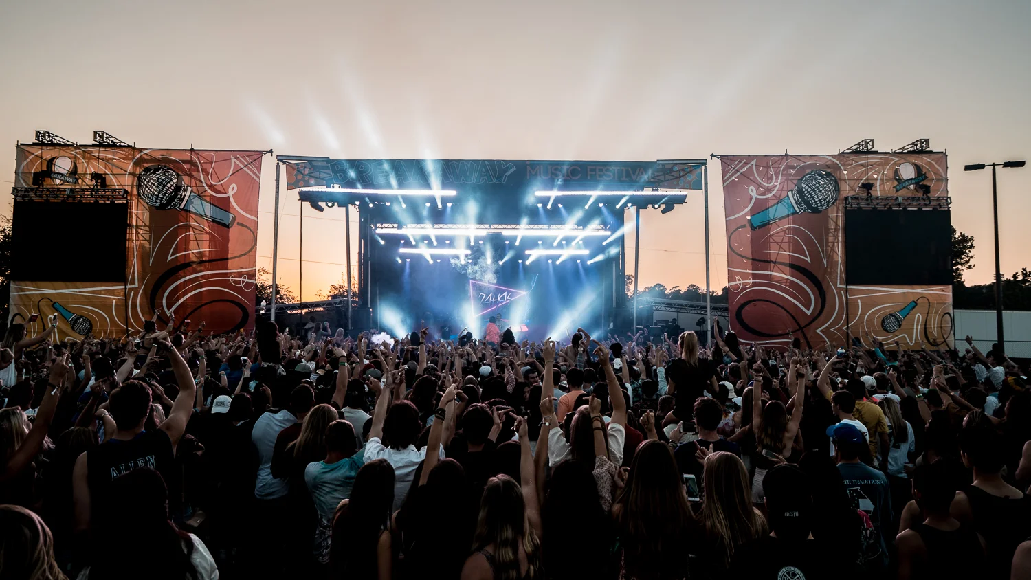 Crowd-3.jpg