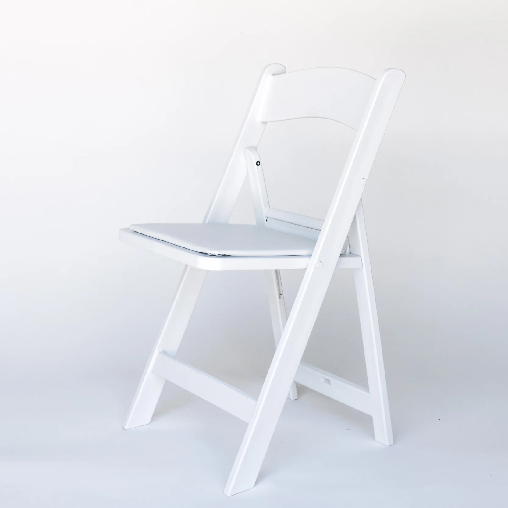 CHAIR_WHITE_1.jpg