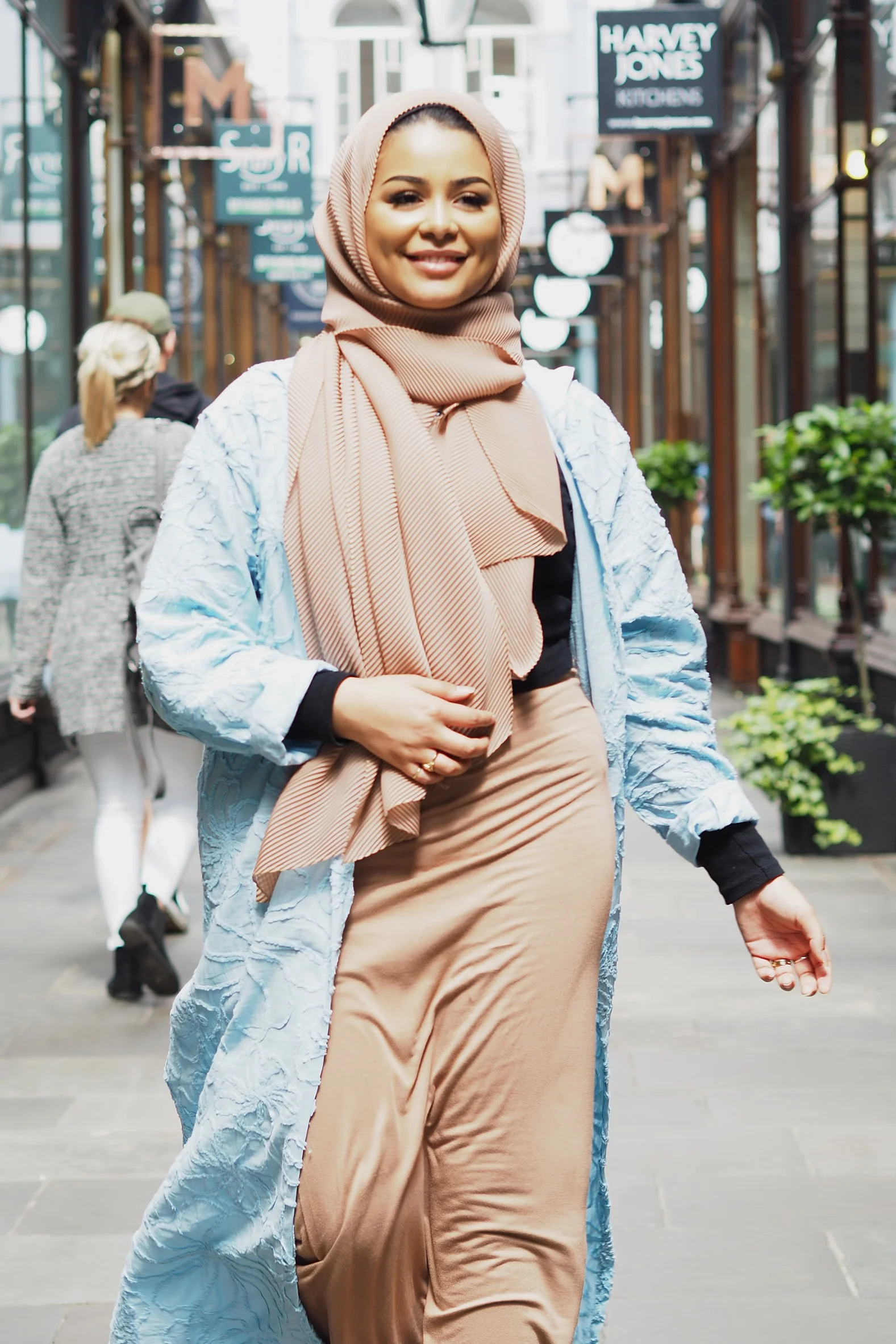 Rocking a MaysMode Abaya