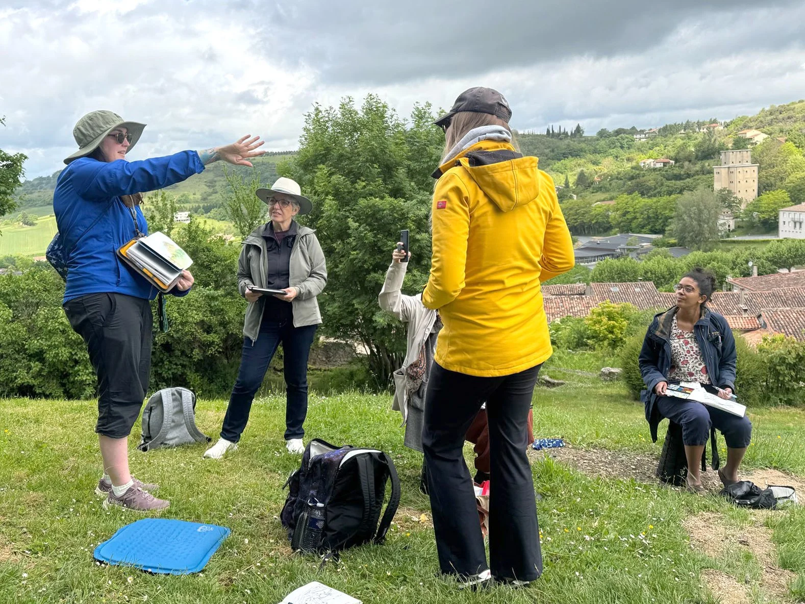 Sarah Burns Teaching plein air workshop in France