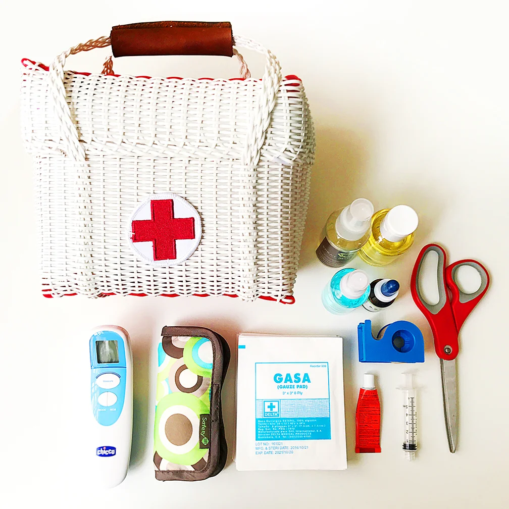 El botiquín básico para bebés — PANTONEMAGENTA