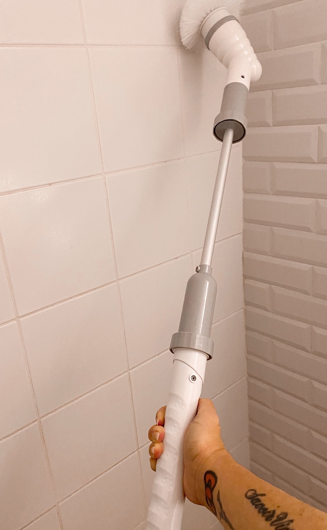 El cepillo eléctrico de  que dejará tu baño como nuevo por menos de  50 euros