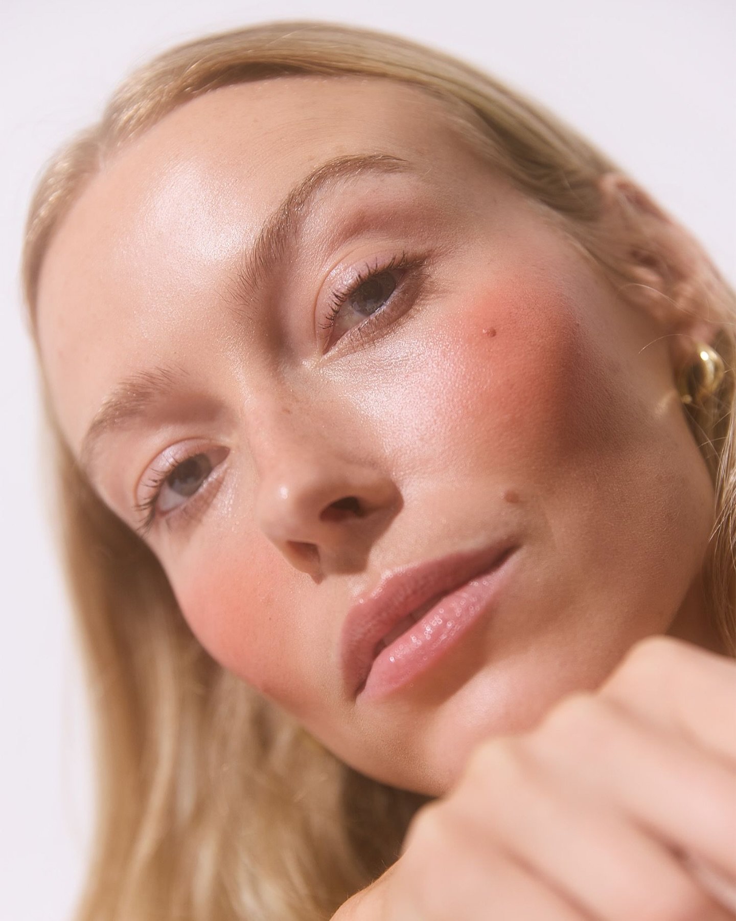 Glowing skin for gorgeous @laurennttaylor 
Photo @chrisozer 
Creative director @lauriesheetsforbes 
Stylist @bettina_bati 
Hair @lucyfurnisshair 
Makeup @christina__spina using @weleda skin food @danessa_myricks yummy skin @iliabeauty cheek &amp; lip