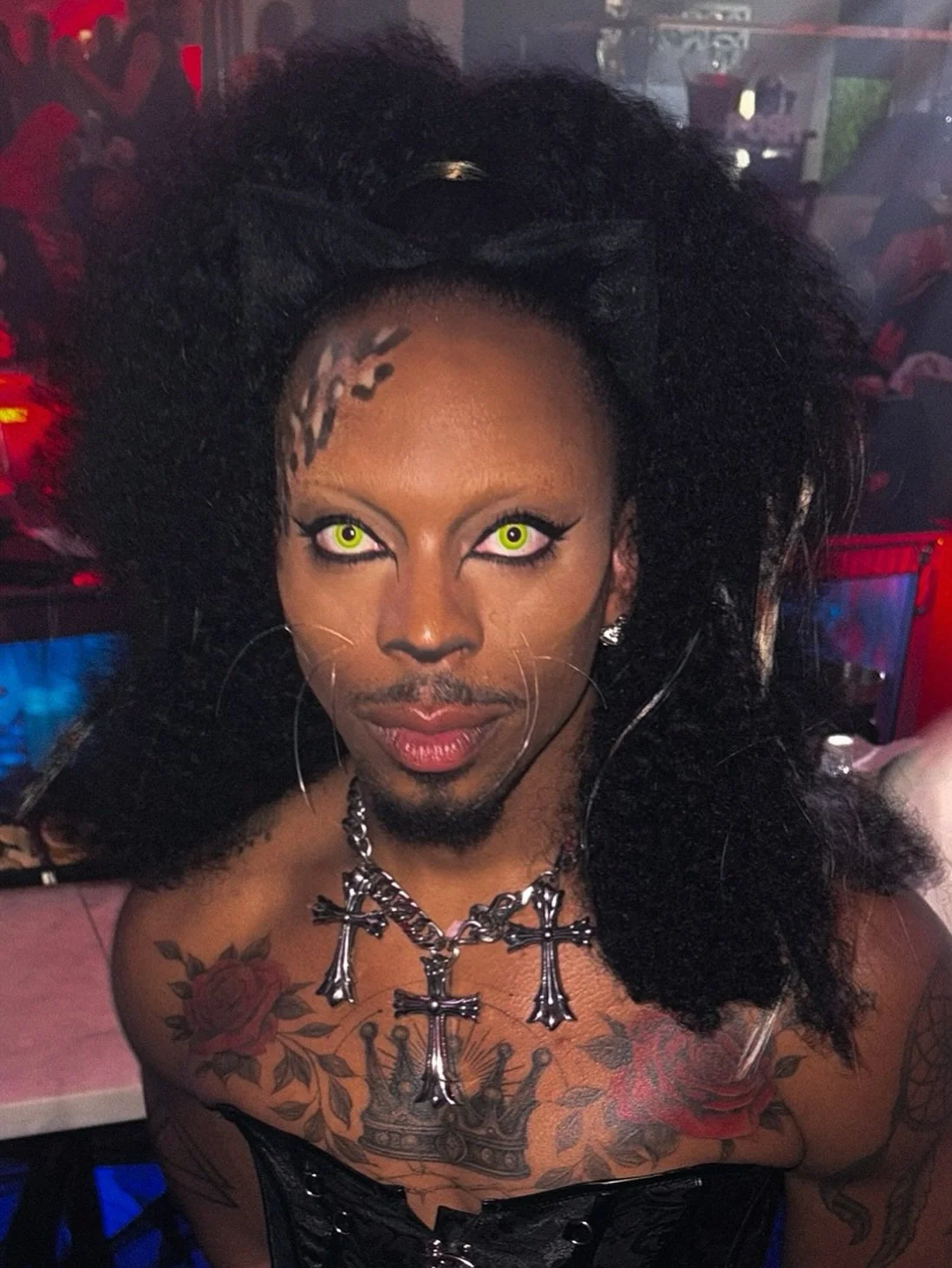 Last Halloween with stunning Leo babe @dextercarr 

Using @outofkit brow blockers + cheek bone enhancers @danessa_myricks colourfix 🖤🩶🤍