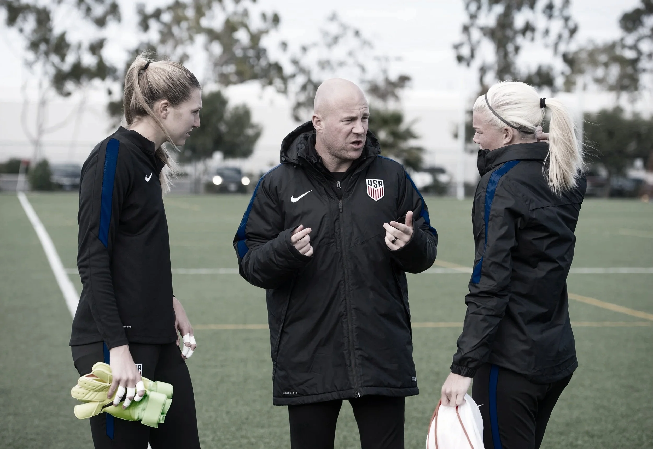 USWNT Goalkeeper Coach, Graeme Abel talks with USWNT Goalkeepers, Jane Campbell and Casey Murphy.