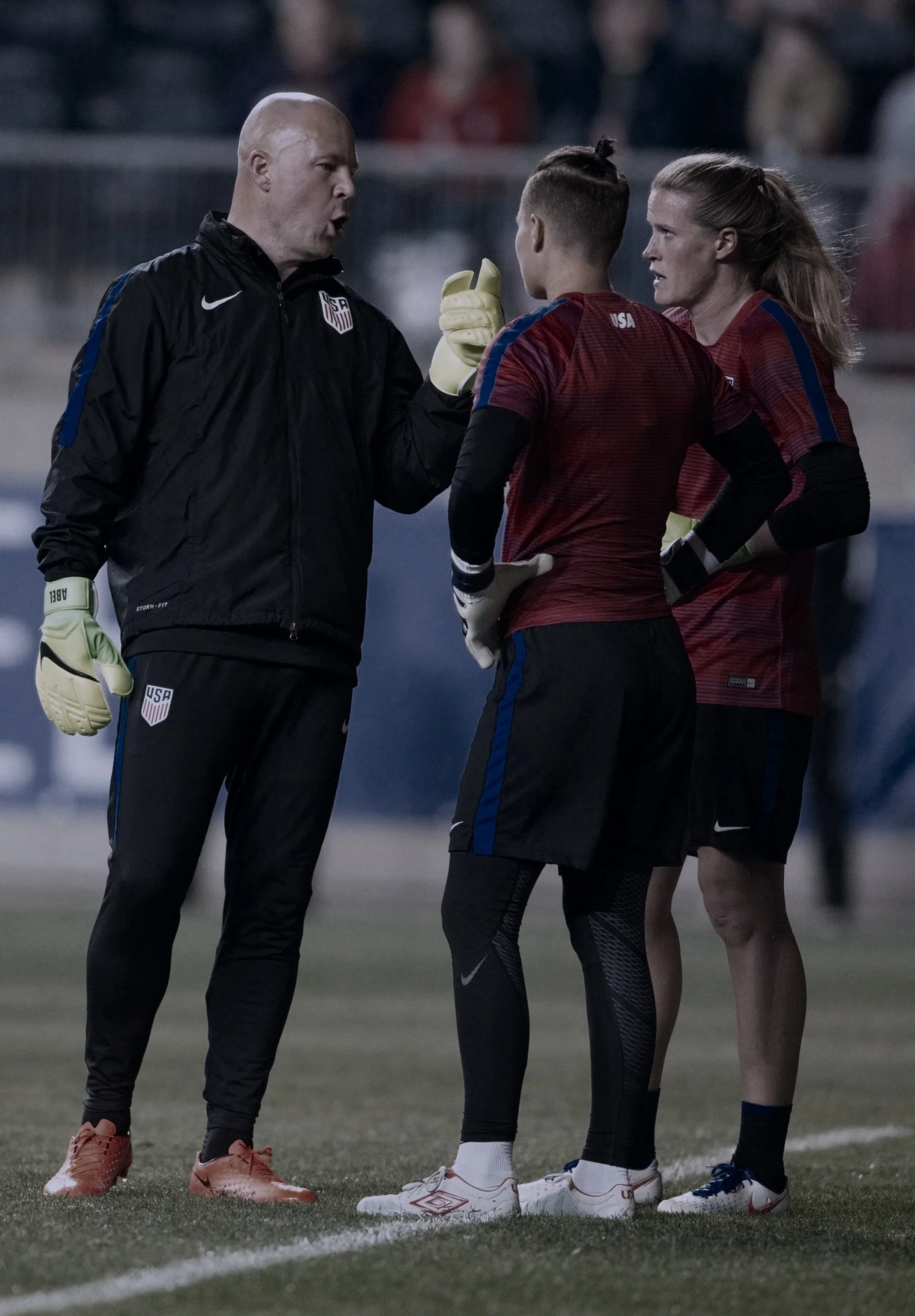 Graeme Abel, Ashlyn Harris and Alyssa Naeher talk pre game in a USWNT game.