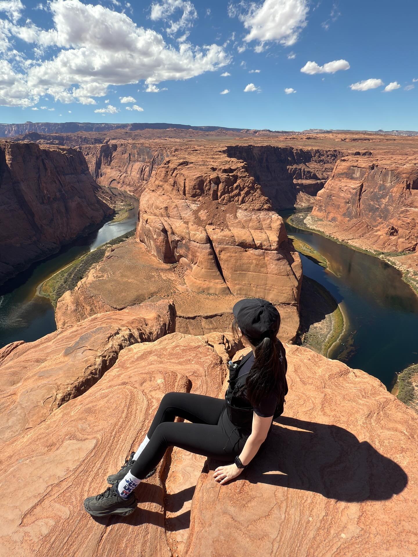 To see the world, things dangerous to come to, to see behind walls, draw closer, to find each other and to feel. That is the purpose of life.
.
#horseshoebend #PageArizona #NatureDesign #DesertDream #TravelPhotography #CanyonVibes #RockFormation #Ear