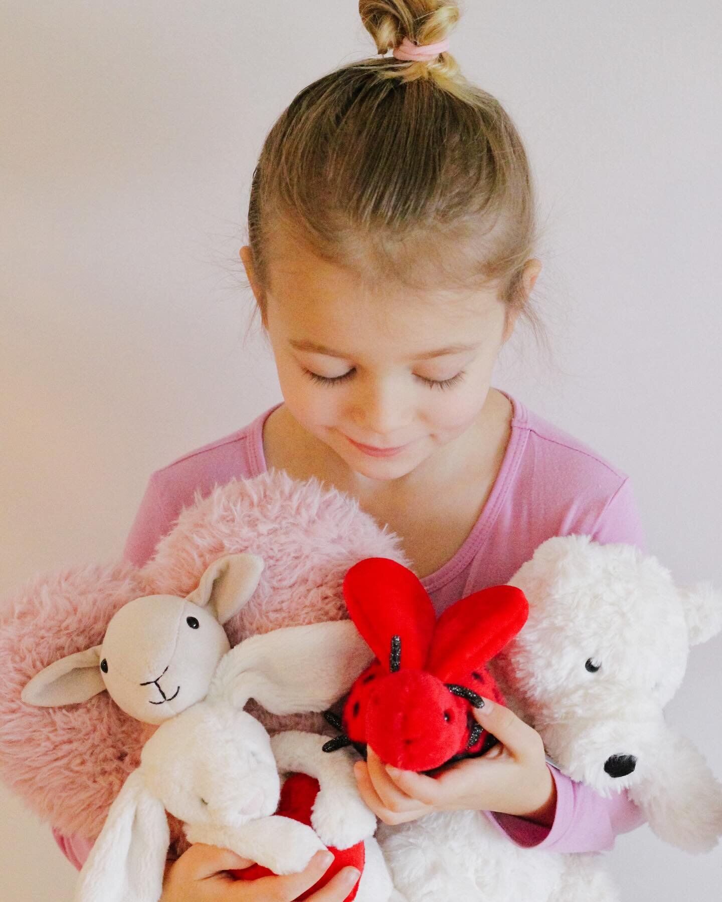 Level up the cuteness with these Valentine&rsquo;s Day gift ideas from @jellycat ❤️ 
details on the blog &bull; link in bio