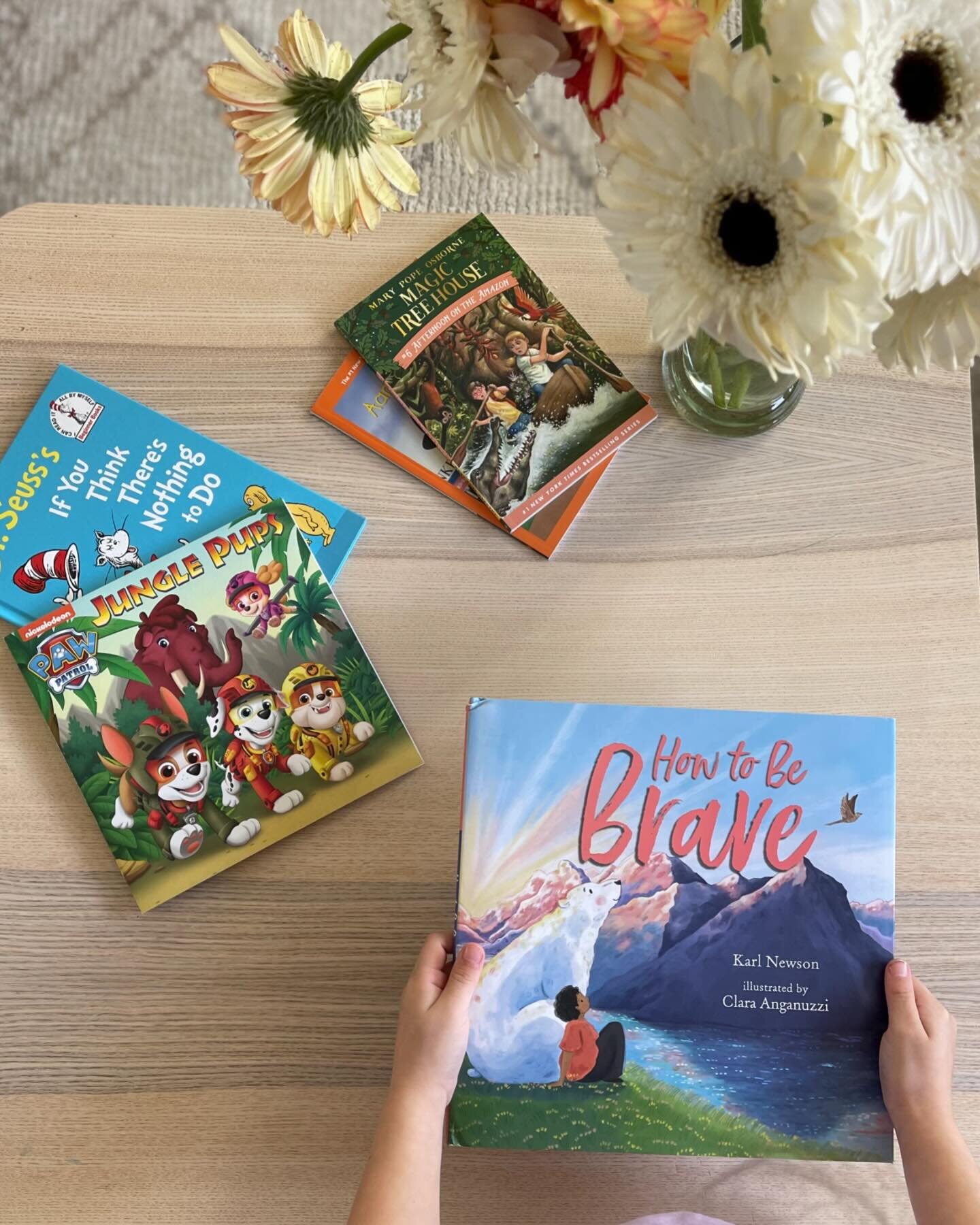 Morning reading time is my favourite, mostly because I don&rsquo;t yawn as much as at night 😏
I wanted to show you a couple books we have added here from @penguinrandomhouse, especially magic tree house which we love (and will often listen to audiob