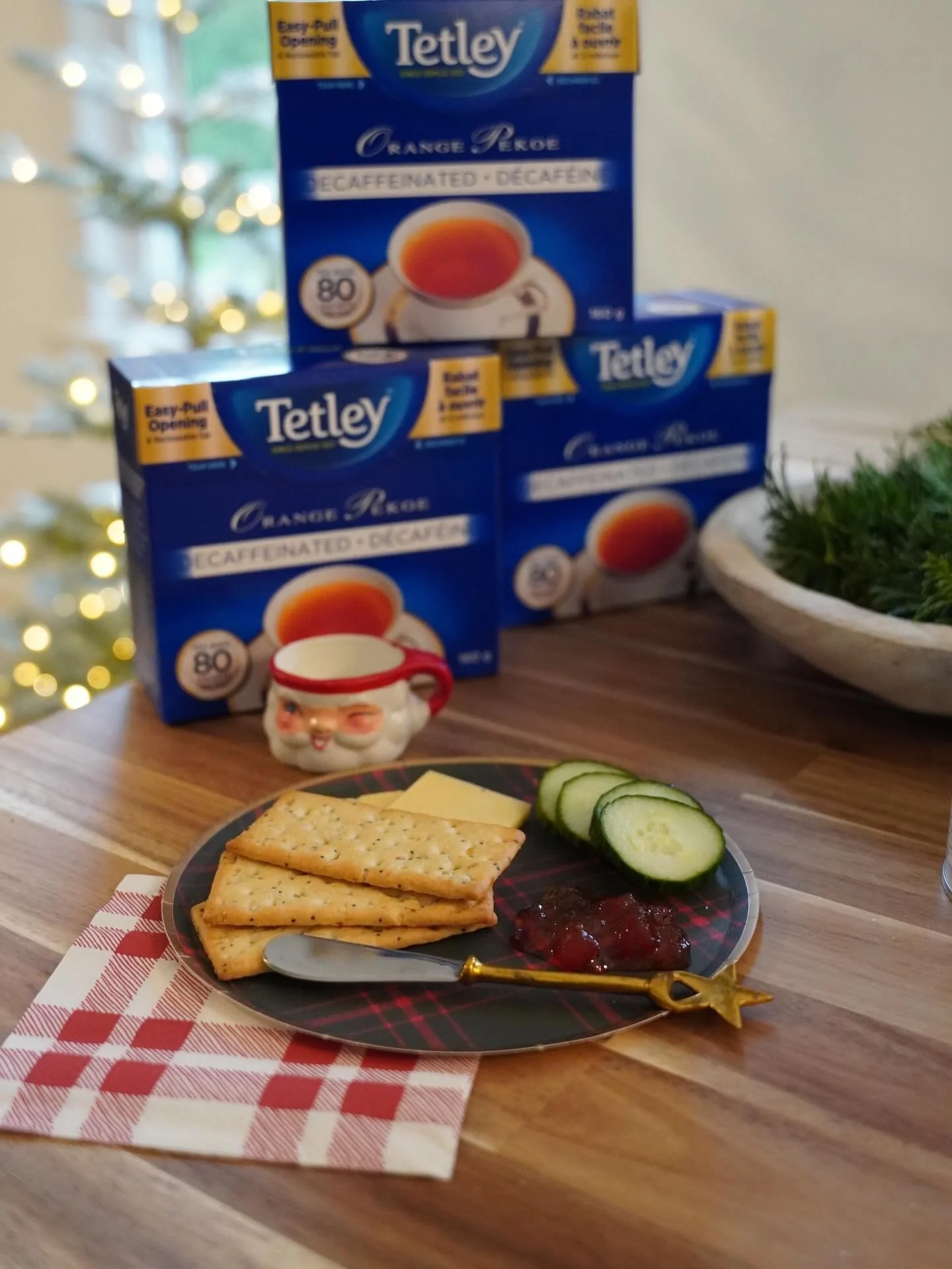 Ben Rector Christmas album on repeat over here; complete with a  simple lunch on the prettiest plate from @josijamesco and a cup of tea - always @tetleycanada 🎄✨