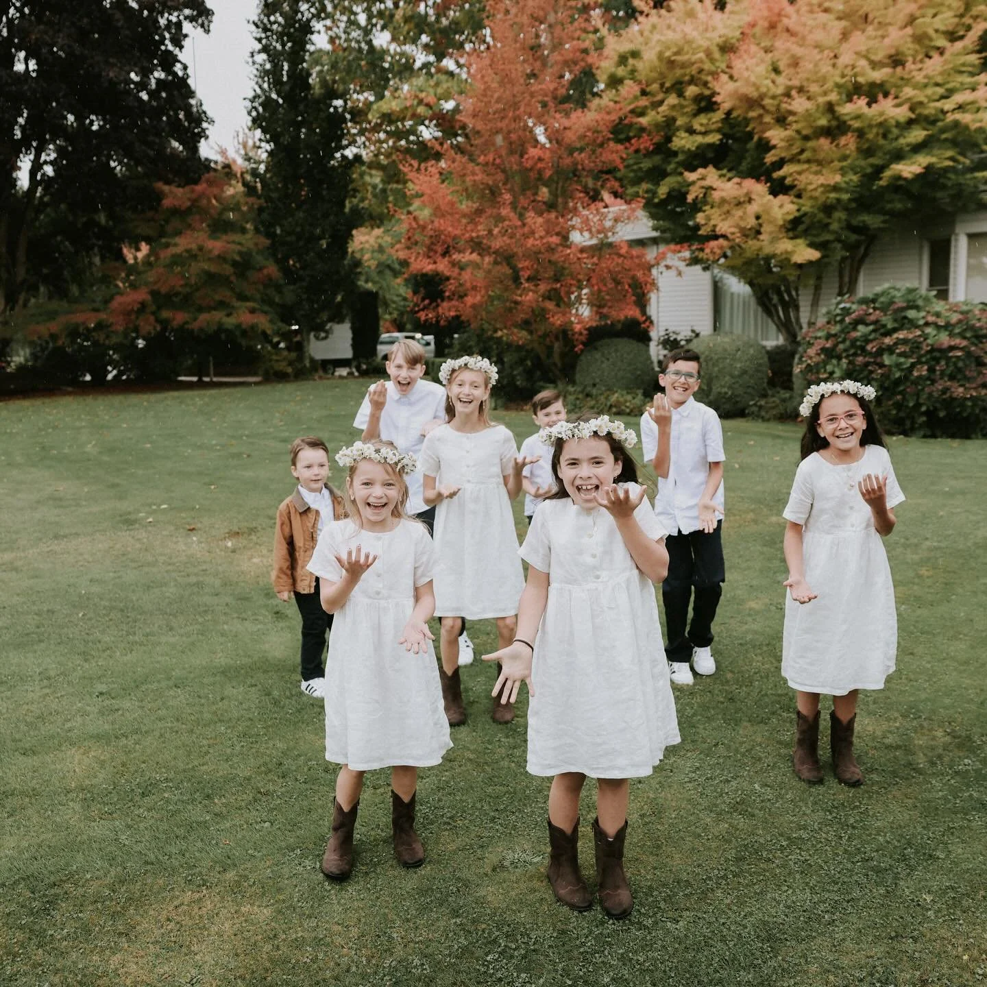 Six or seven cousins who absolutely killed the dance floor 🤍