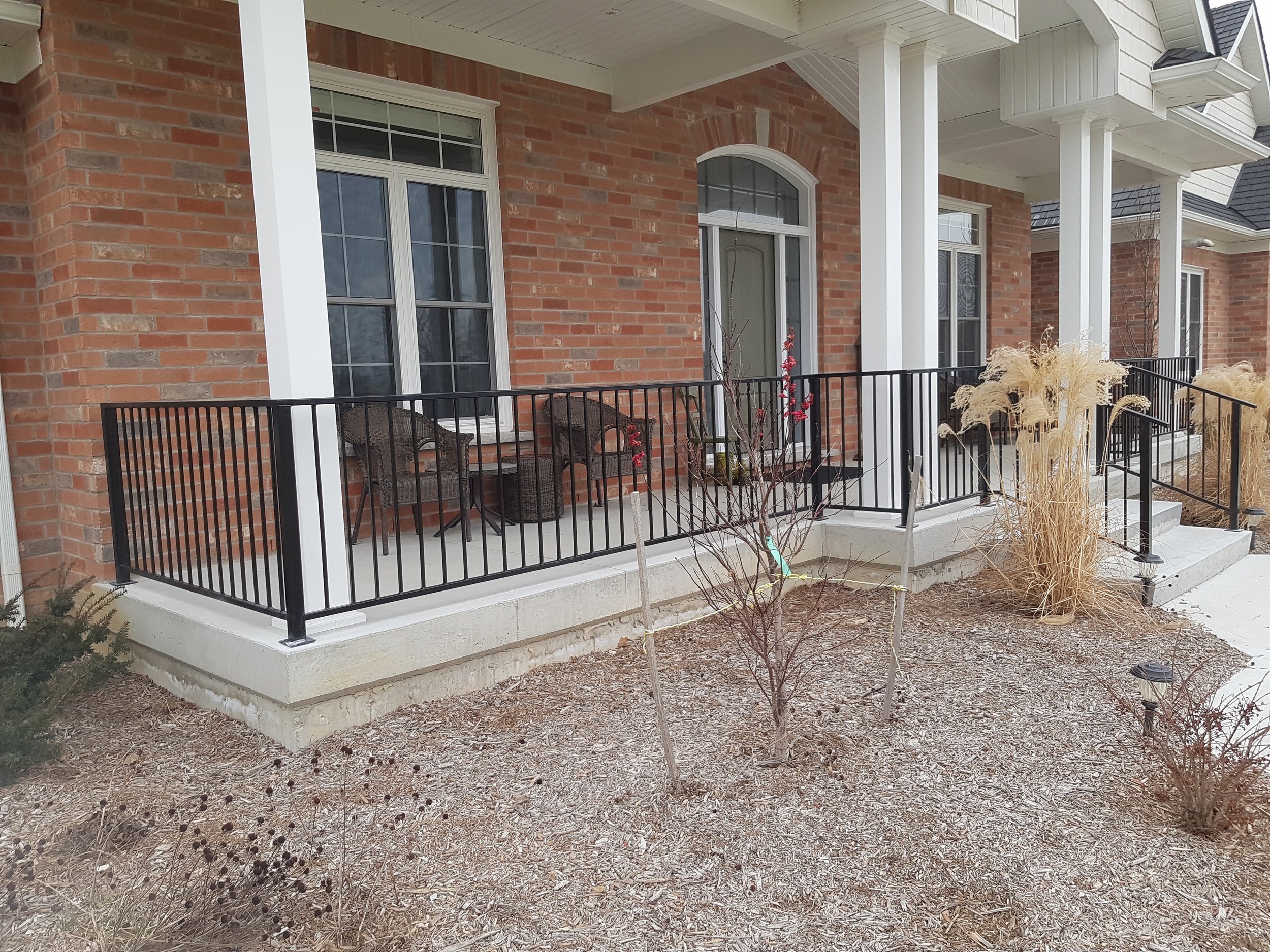 Outdoor patio railing