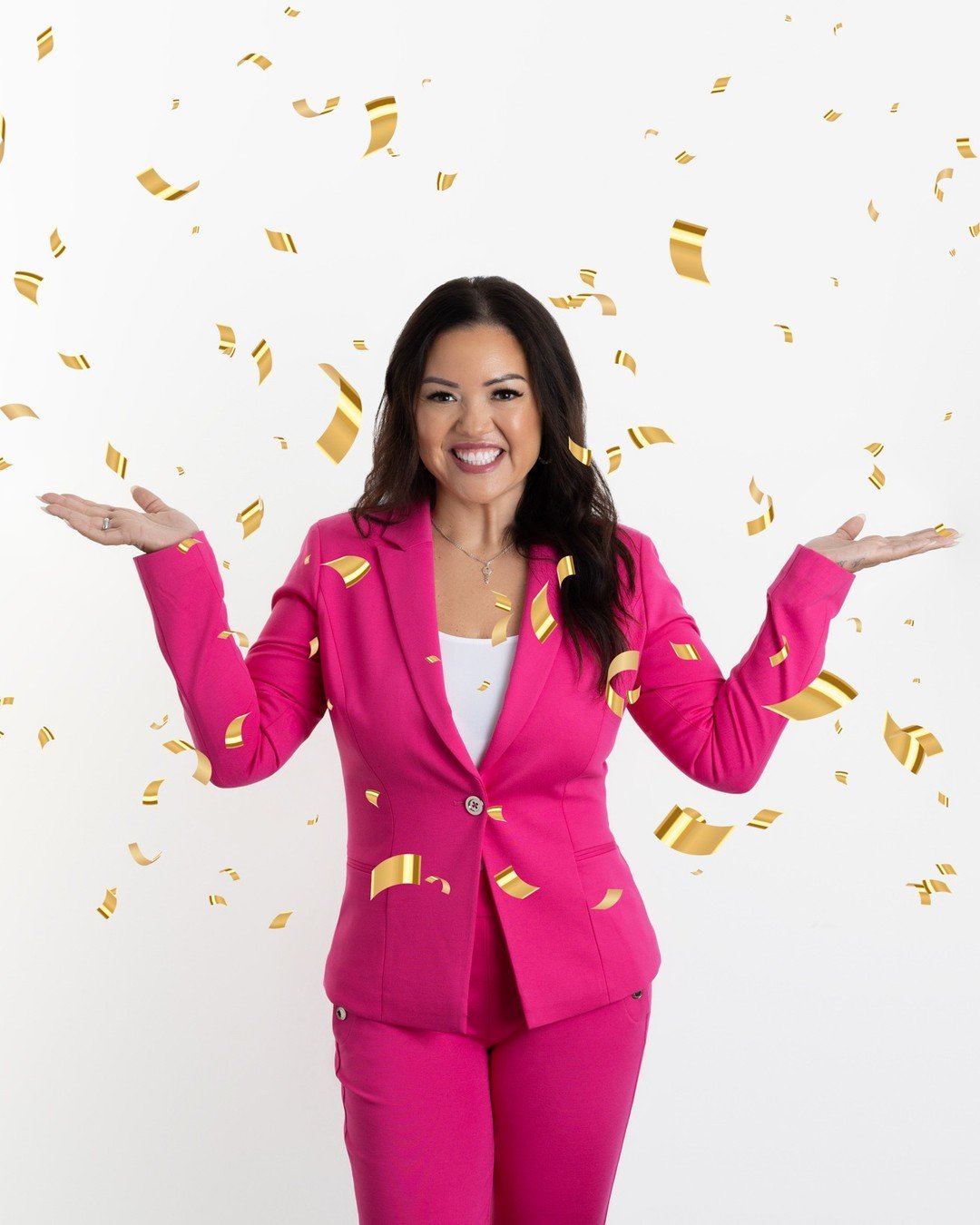 Oh my goodness so many great branding images for REALTOR Sonia Graham ! From the props, outfits, and poses I think we nailed it with Sonia's personality, style, and brand. What do you think?
If you are looking for a Realtor, check her out https://www