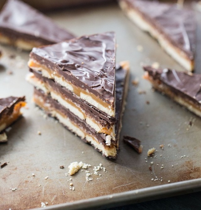 Samoa-Cookie-Bark_-6-700x1050.jpg