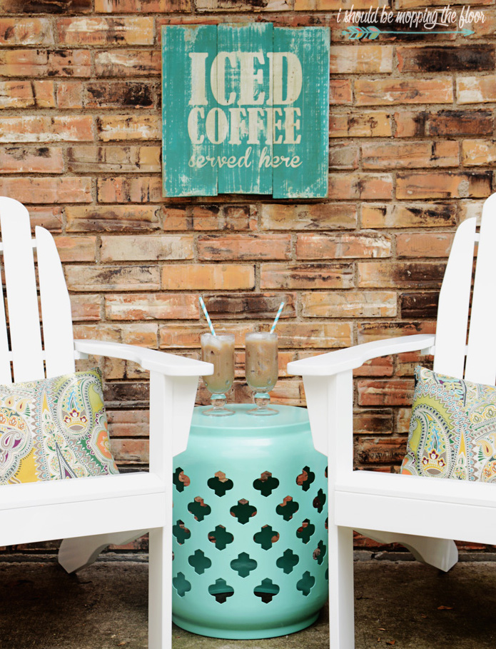 DIY Pallet Sign from I Should Be Mopping the Floor