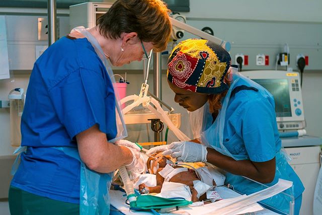 #ICYMI the @who 🌐 announced that Malawi became the first country to launch a child malaria vaccine 💉 Malaria remains one of the world’s leading causes of death and claims one child’s life every 2 minutes, with a majority of these cases in Africa. With organizations like the Blantyre Malaria Project, the #MercyJamesCentre Pediatric ICU is able to research cerebral malaria in order to learn how to treat advanced cases. 🙏🏾 We salute Malawi in reaching this historic milestone! 🇲🇼 #healthequity #healthforall