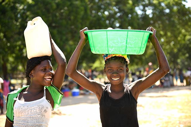 In response to the March 2019 floods, our friends at @unicefmalawi are hard at work to meet the humanitarian needs of affected families and children. In the last 2 months, UNICEF has provided safe water to 61,000+ people in disaster zones. 💧We’re proud to support UNICEF and applaud their critical, life-saving work helping families return to their normal lives 💙 🙏🏾🇲🇼 #healthequity #RMxUNICEF #CycloneIdai