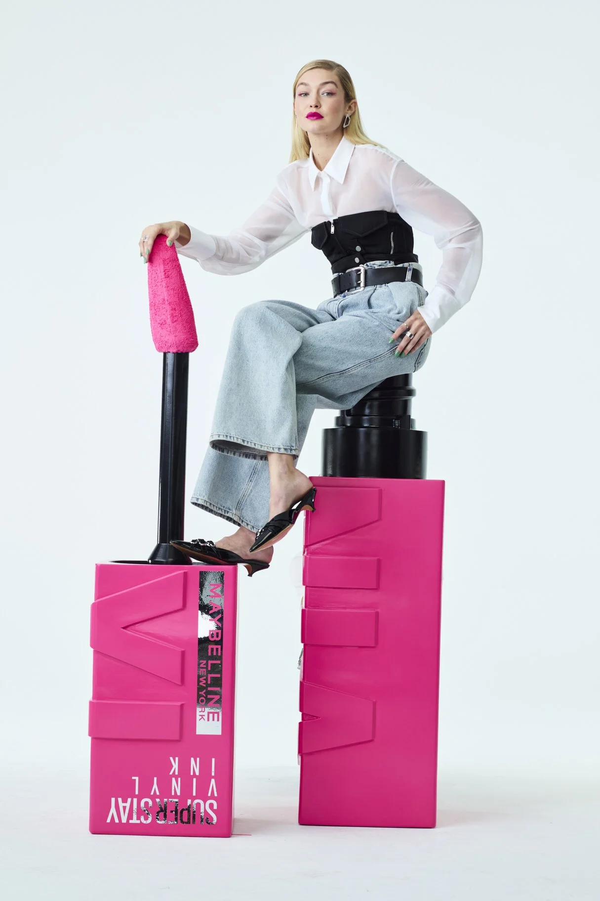 20240216_Maybelline_Lipstick_Day_SSVI_STRIKING_LIFESTYLE_STILL_GIGI_042.jpg