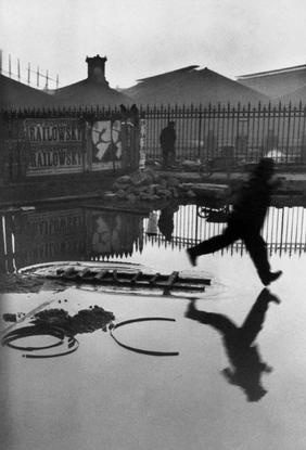 Henri Cartier-Bresson , Place De L'Europe, Gare Saint Lazare, Paris (1932)