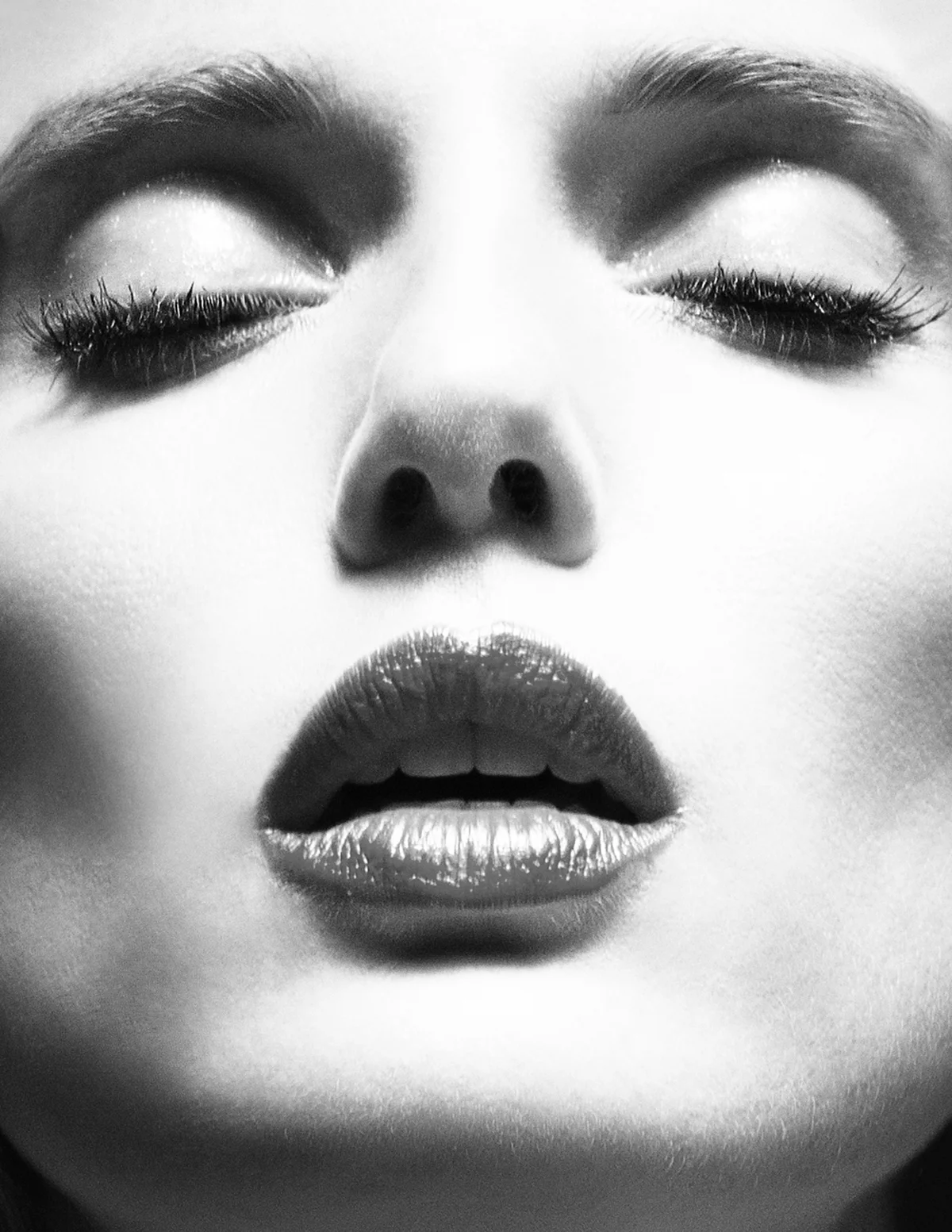 Nell Rebowe fro Koncierge Magazine by Enrique Vega 04.jpg