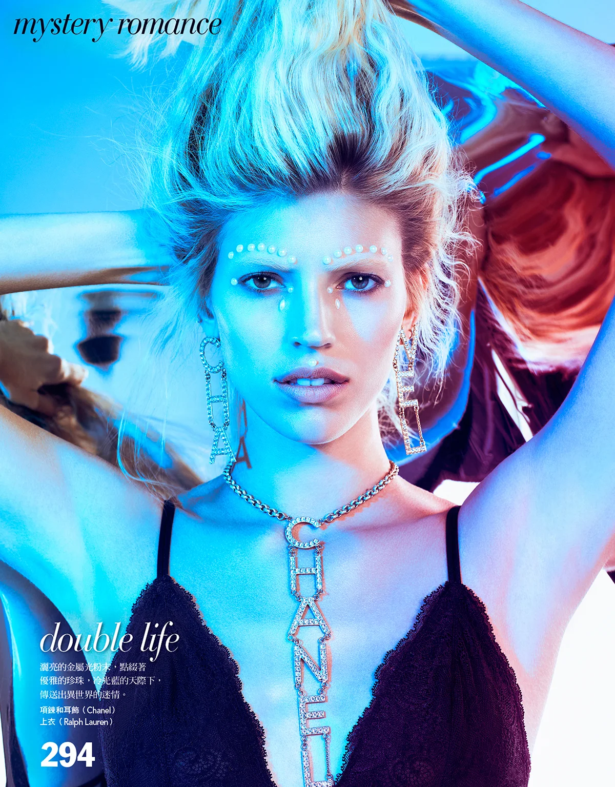 Devon-Windsor-for-VOGUE-Taiwan-by-Enrique-Vega-P294.jpg