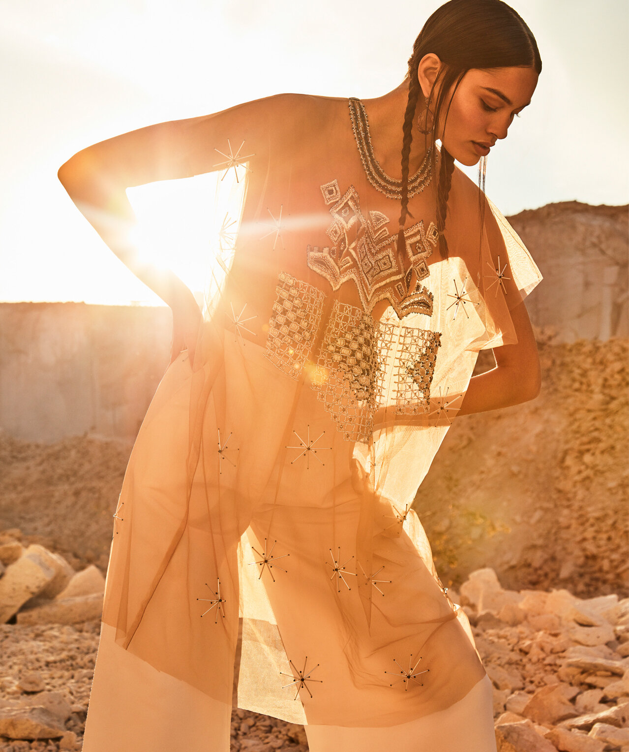 Elizabeth-Salt-for-HARPER'S-BAZAAR-Mexico-by-Enrique-Vega-Pg120.jpg