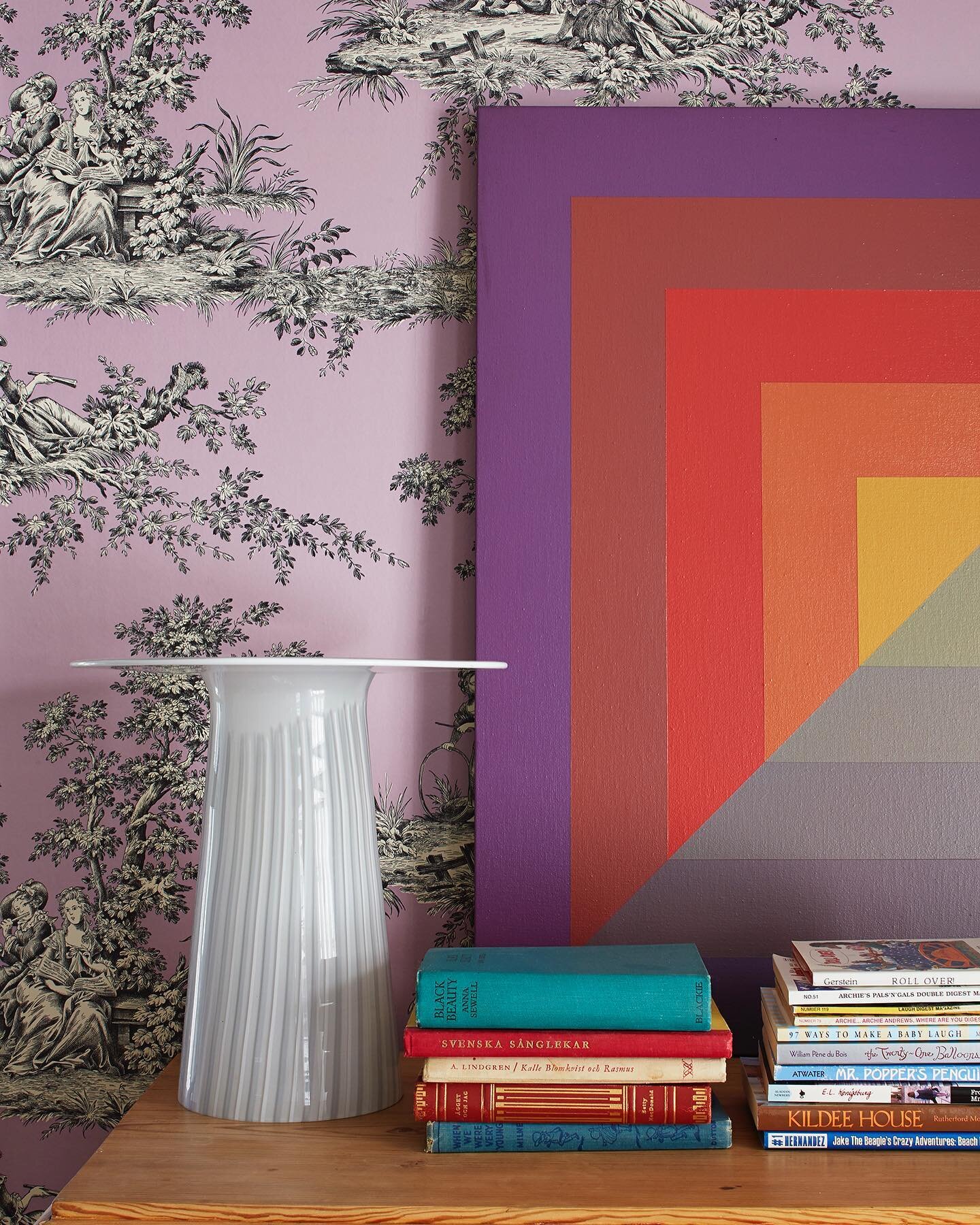 The selection of art and accessories provides a personal aesthetic to an interior - we love to be influenced by personal possessions in our projects so that we can transform a house into a home. 

#art #artwork #artlover #homedecor #homedesign #hom