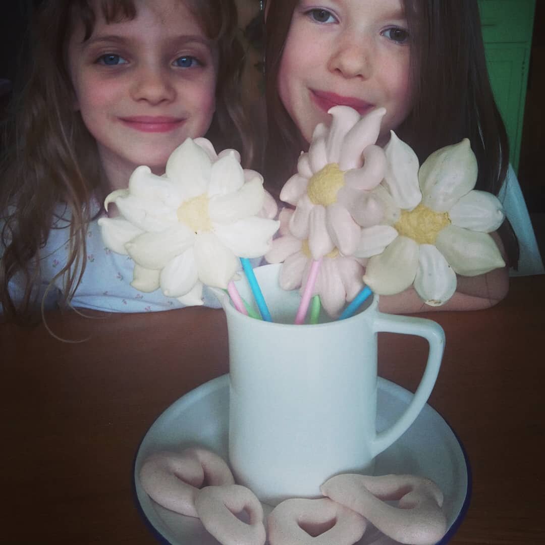 The small people made me the most amazing merengue flowers 💐 and hearts 💕 for mothers day (while I was working).

Even better they cleaned up after themselves 😂

Feeling the love ❤️
Susan
X
.
#motherhood #twinningiswinning #mothersday