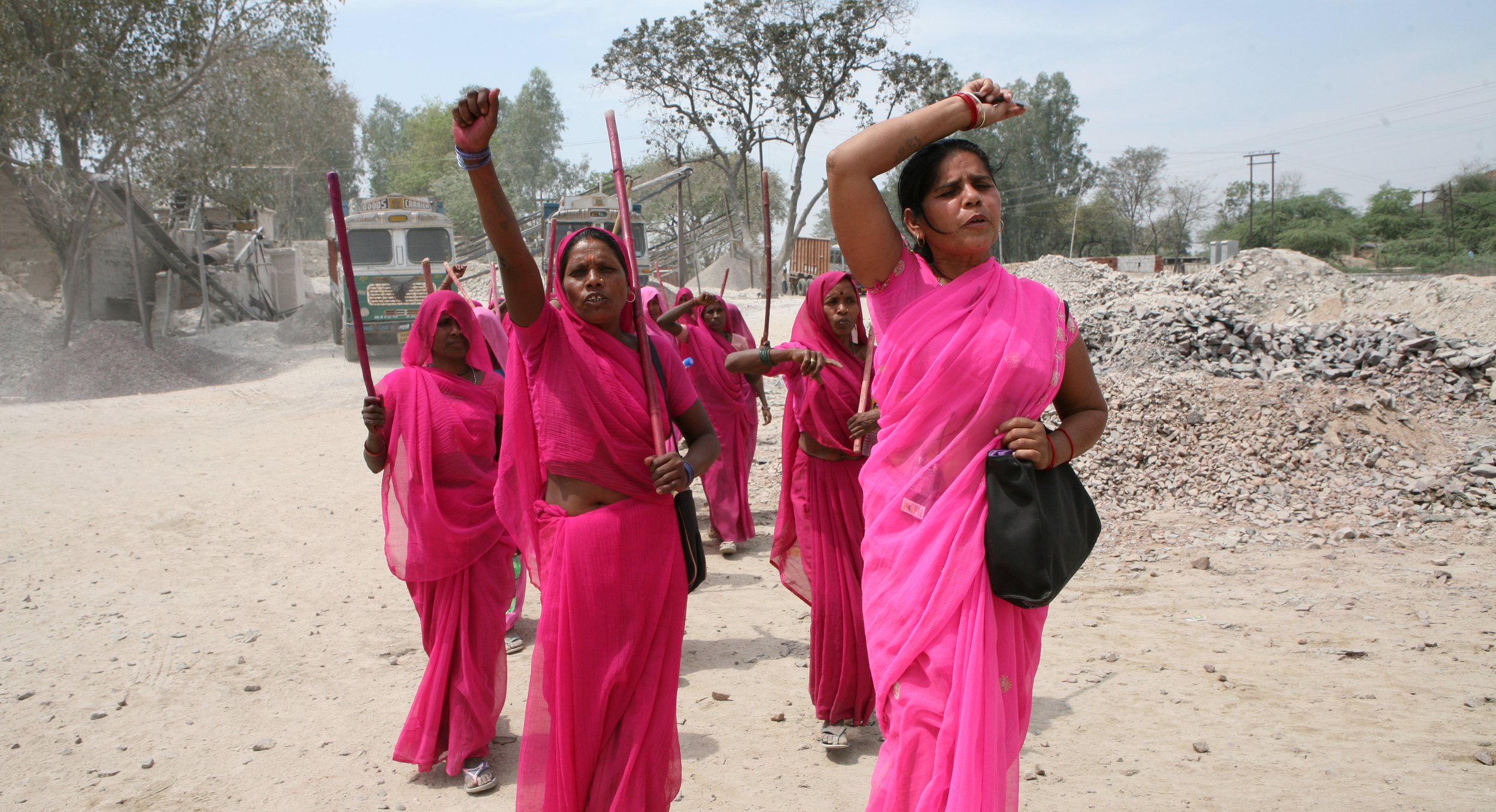 Gulabi Gang Final Cut For Real The gulabi gang is an extraordinary women's movement formed in 2006 by sampat pal devi in the banda district of uttar pradesh in northern india.