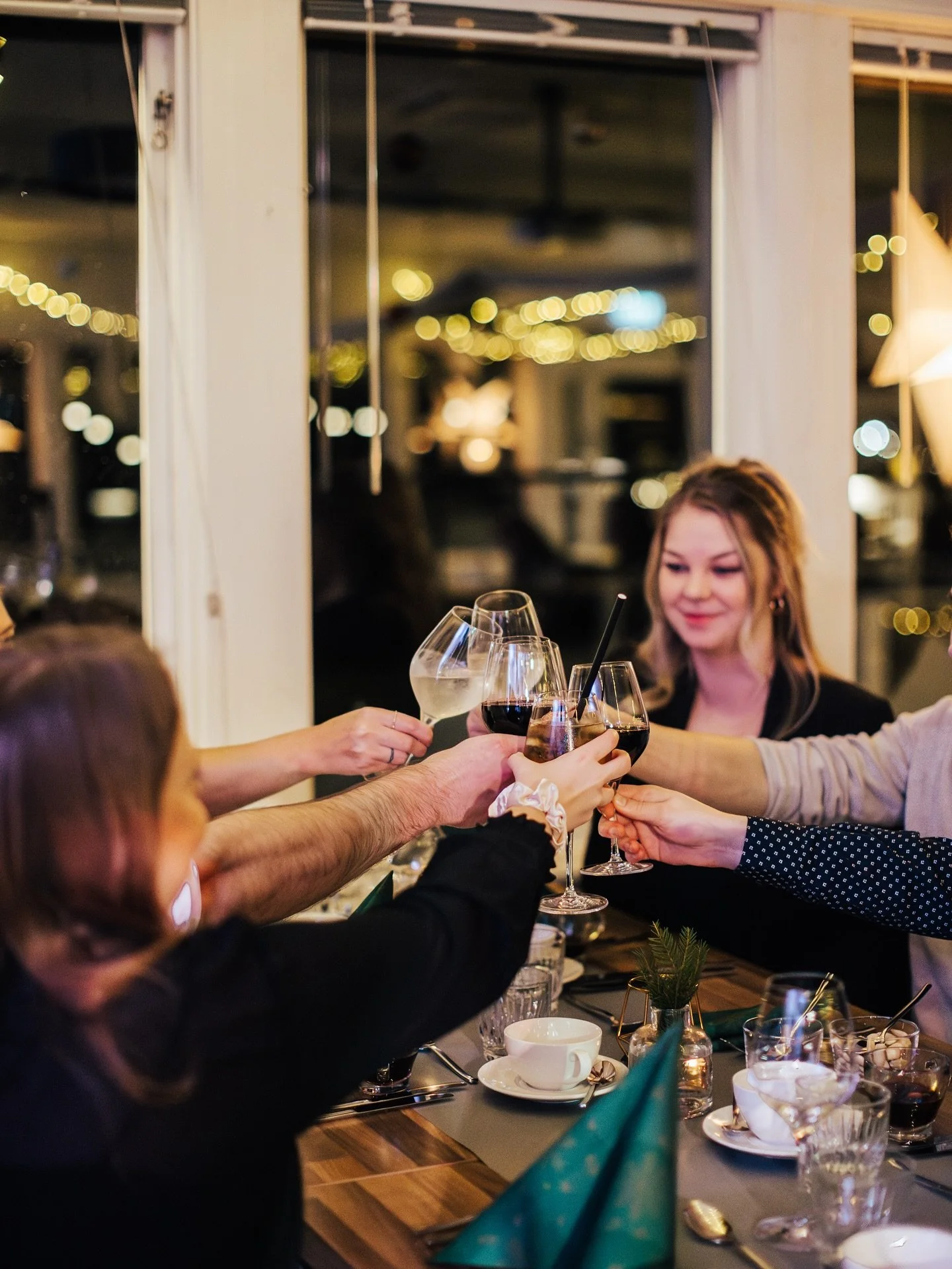 ✨F&ouml;r fj&auml;rde &aring;ret i rad bjuder vi in er till Jul p&aring; Pavis - en tradition fylld av julens smaker, st&auml;mning och gemenskap! ✨
&nbsp;
Hos oss v&auml;ntar en kv&auml;ll med allt som h&ouml;r julen till:
🎄V&auml;lkomstgl&ouml;gg
