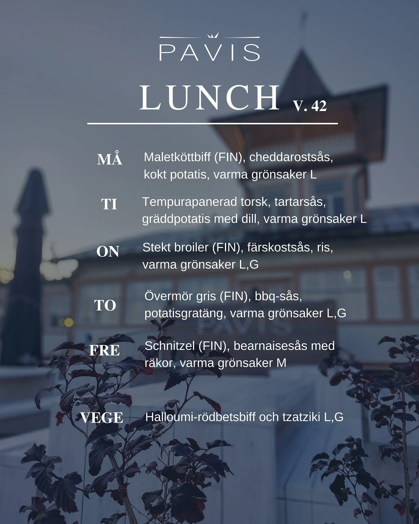 🍂H&ouml;sten visar sig fr&aring;n sin vackraste sida &ndash; f&auml;rgerna, t&auml;nda ljus och gemenskapen. 💕

Kom in till Pavis och njut av en god lunch medan l&ouml;ven speglar sig i havet utanf&ouml;r. 🍂 🌊 

Lunch vecka 42 (13-17.10) ✨
Kl. 11