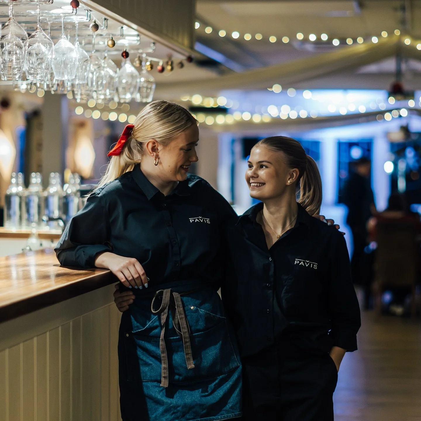 🎄 Jul p&aring; Pavis 2025 🎄
Den 15 november inleder vi julen p&aring; Pavis &ndash; och sen firar vi &auml;nda fram till dagen f&ouml;re julafton! ✨

 🥂Julbord varje fredag &amp; l&ouml;rdag kv&auml;ll, 15.11&ndash;19.12 
(vardagskv&auml;llar m&ou