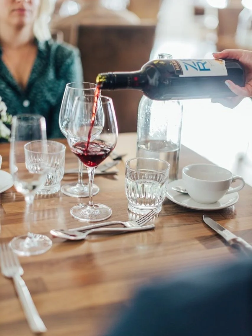 Vi vill ge er en unik m&ouml;jlighet att uppleva r&auml;tter som vanligtvis inte serveras p&aring; Pavis. 🥂

V&auml;lkommen p&aring; en exklusiv tastingkv&auml;ll d&auml;r ni f&aring;r njuta av en noggrant komponerad flerr&auml;tters meny. Under kv&