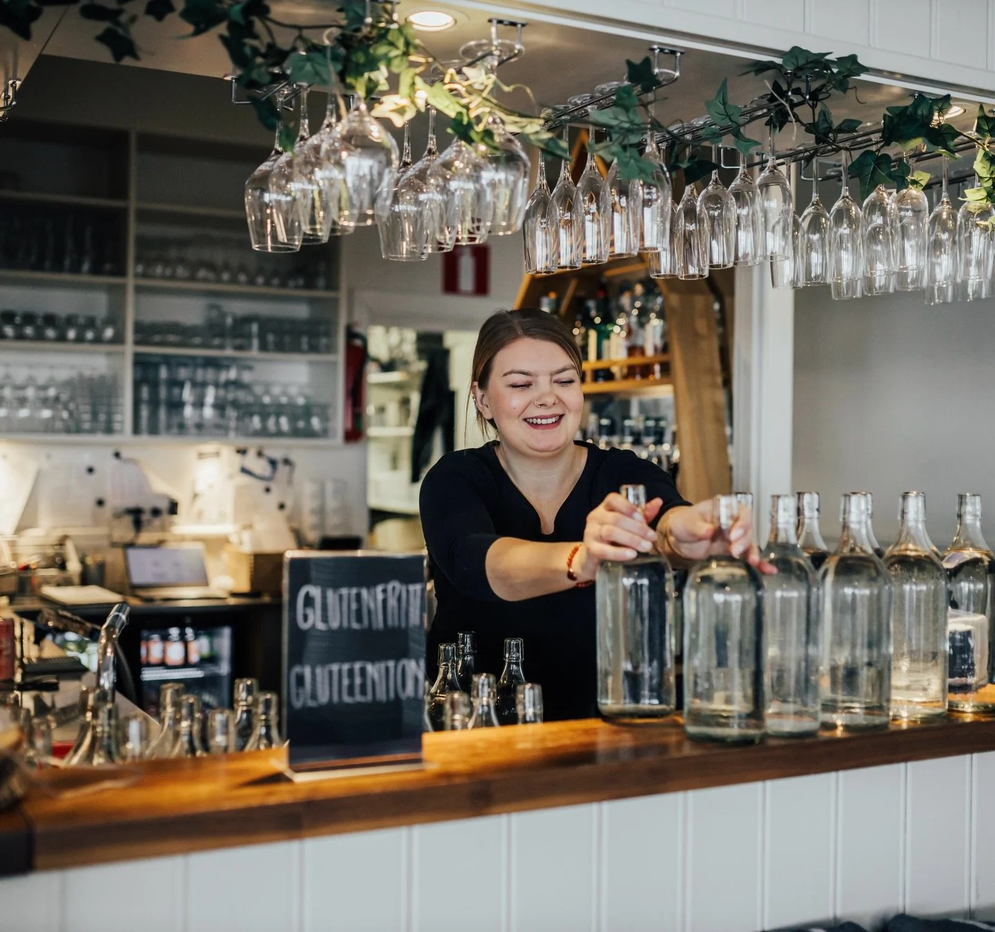 Samla v&auml;nner och familj och njut av en mysig p&aring;skl&ouml;rdag med en h&auml;rlig p&aring;skbrunch! 💛

Njut av en gener&ouml;s brunchbuff&eacute; med f&auml;rska frukter, goda p&aring;l&auml;gg och salta r&auml;tter som pajer, soppa, k&ouml
