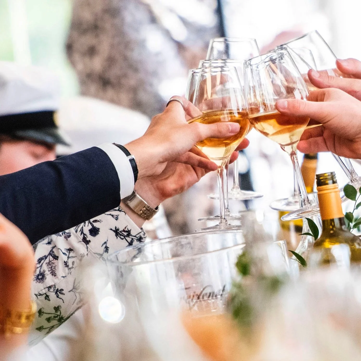 🌸 Vappenbrunch p&aring; Pavis! 🌸

Finns det n&aring;got b&auml;ttre &auml;n att fira vappen hos oss p&aring; Pavis? Njut av en god brunch med havsutsikt och (f&ouml;rhoppningsvis) h&auml;rligt v&aring;rv&auml;der! ☀️

Ta p&aring; studentm&ouml;ssan