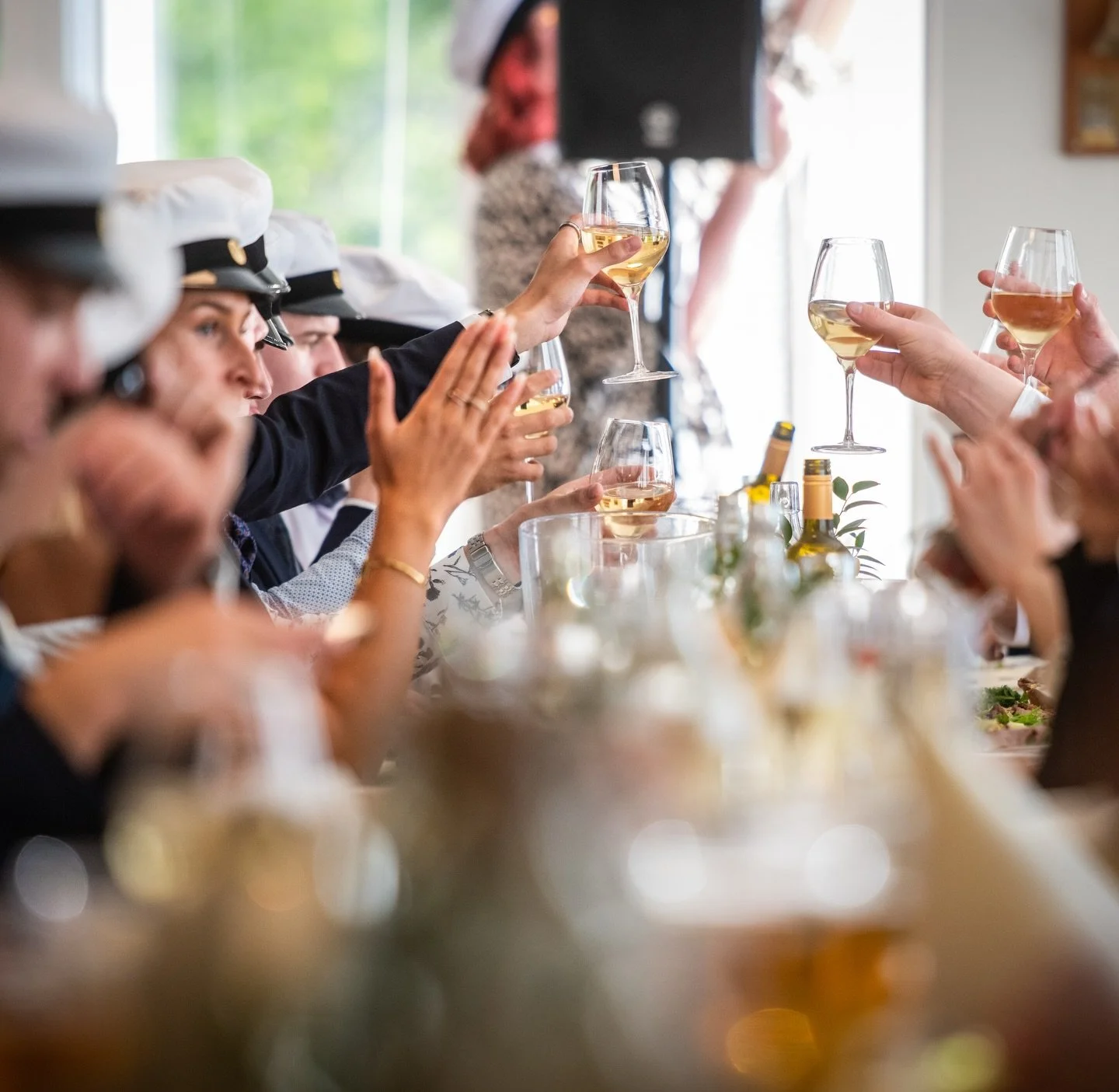 Finns det n&aring;got b&auml;ttre &auml;n att fira f&ouml;rsta maj vid havet? Pavis &auml;r den perfekta platsen f&ouml;r en vappenbrunch! 🎉

Den 1.5 dukar vi upp en brunch med allt som h&ouml;r vappen till. Samla v&auml;nner och familj och starta s