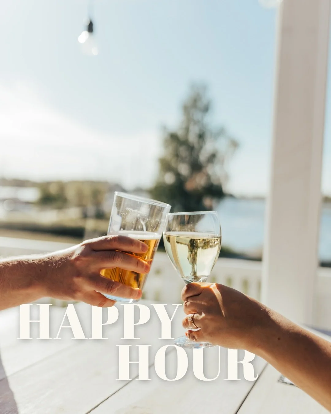 Happy Hour &amp; Livemusik 
P&aring; l&ouml;rdag (13.6), s&aring;l&auml;nge v&auml;dret till&aring;ter, blir det liv p&aring; Pavis terrassen! ☀️

🥂Utebaren &ouml;ppnar tidigare, redan kl. 14:30, och vi k&ouml;r Happy Hour fram till 18:00
🎶 The B&a