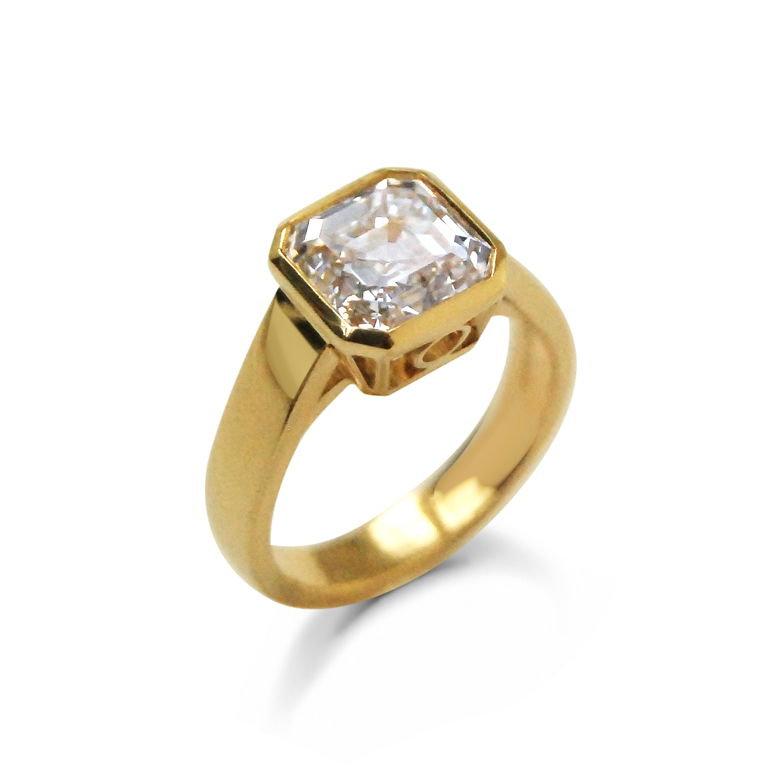 Asscher-cut-diamond-and-yellow-gold-ring-2.jpg