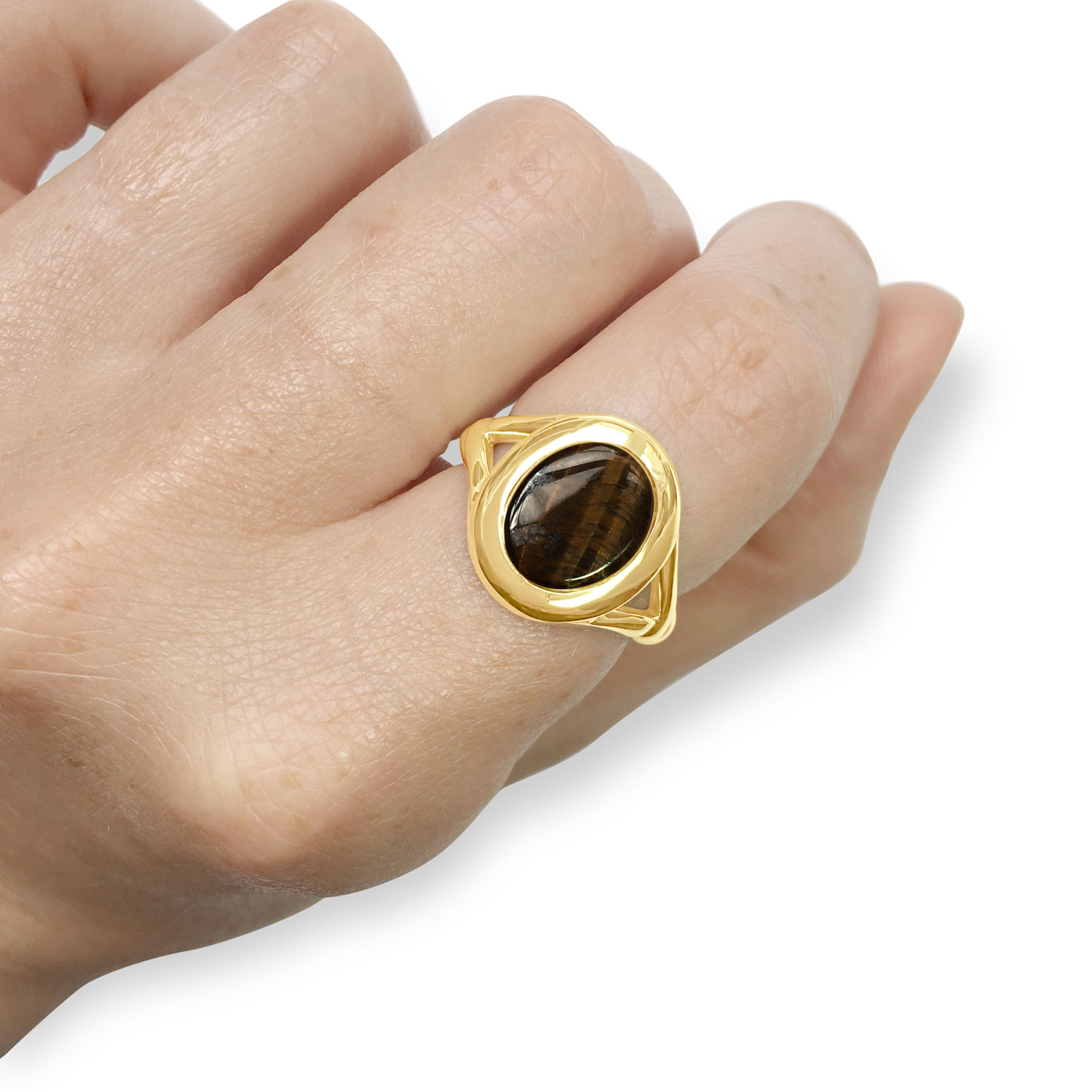 Tiger's eye and yellow gold signet ring hand
