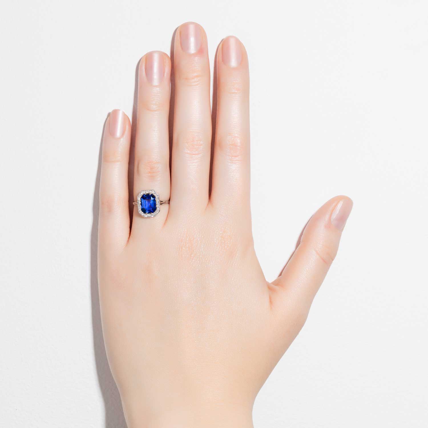 Art Deco sapphire and diamond ring hand
