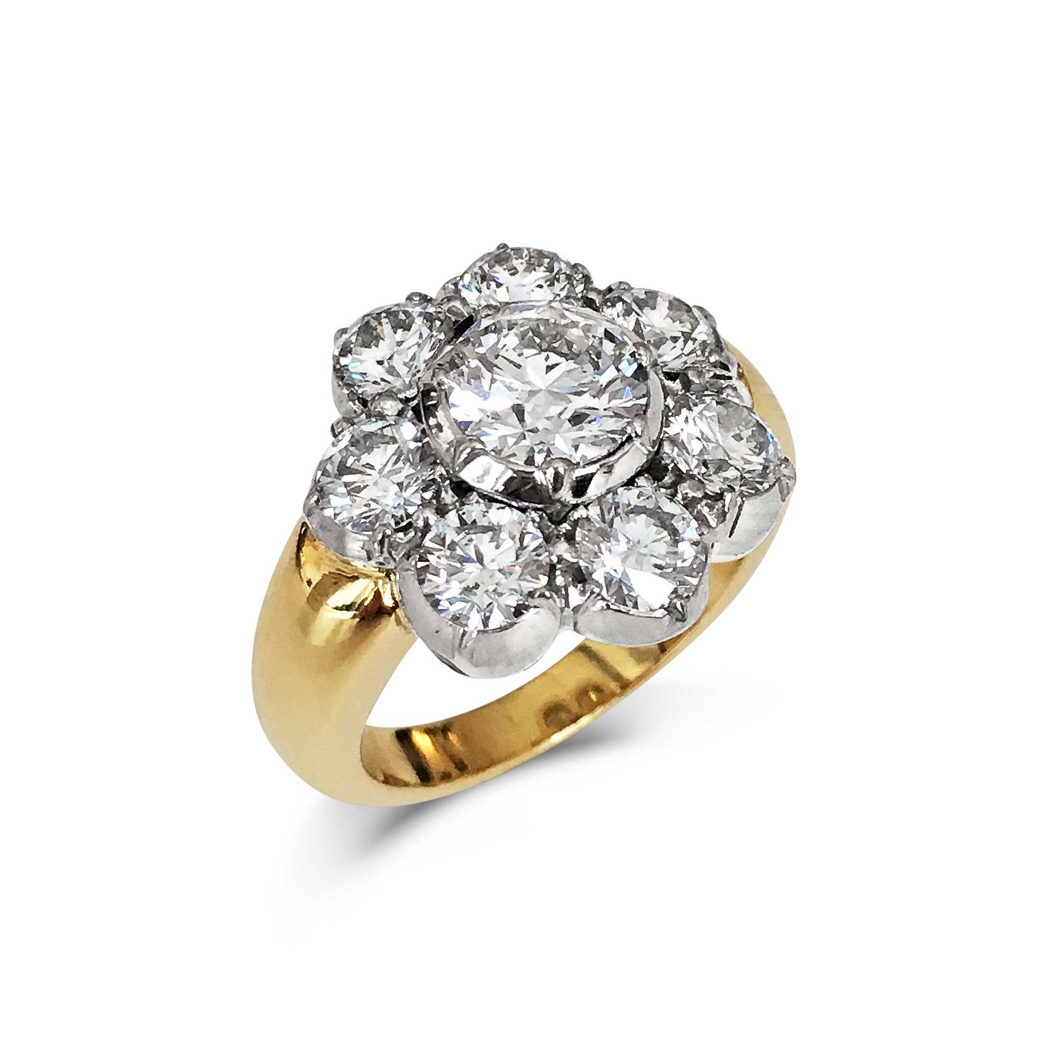 Diamond daisy ring mounted in 18ct yellow gold. 