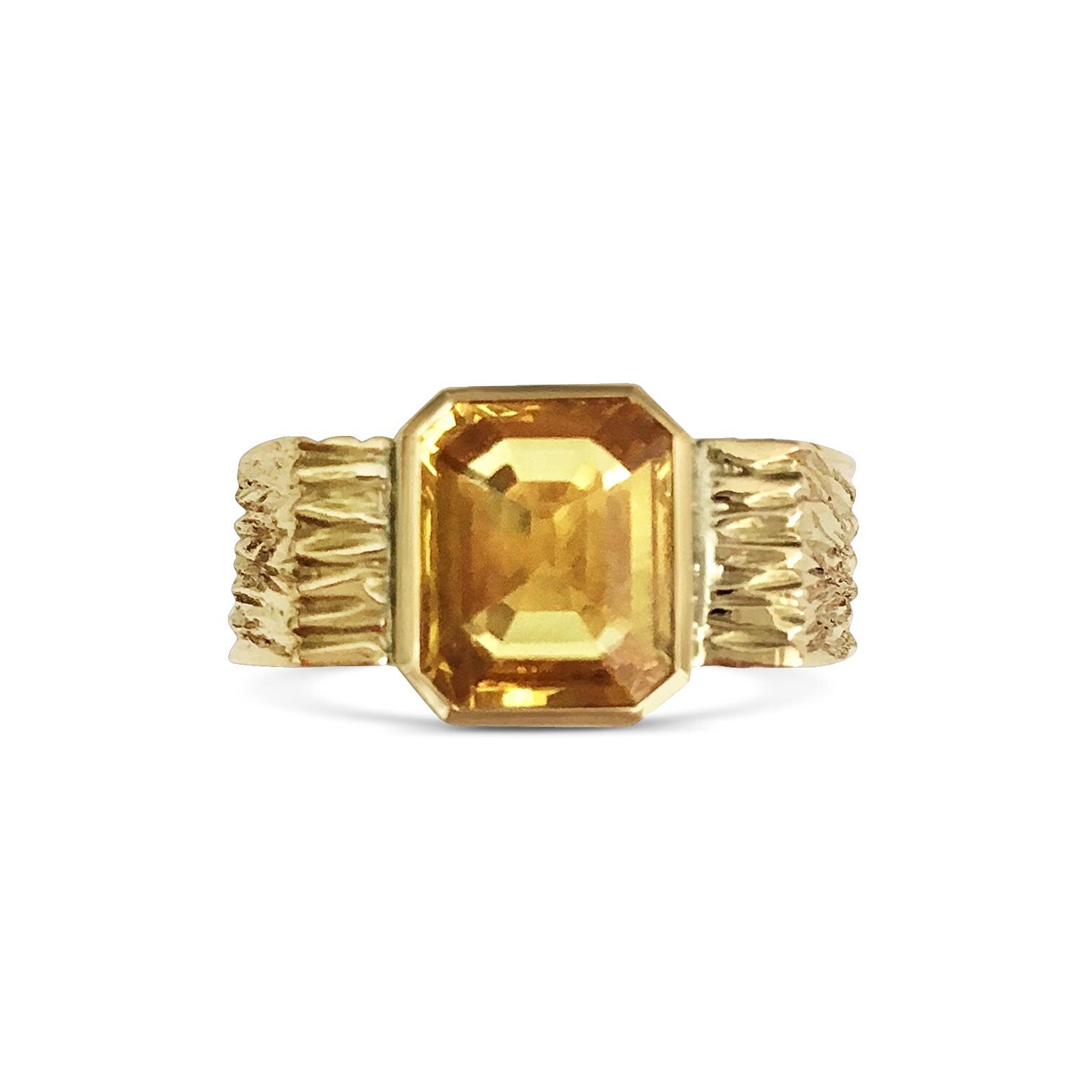 Yellow sapphire ring mounted in 18ct yellow gold.&nbsp;