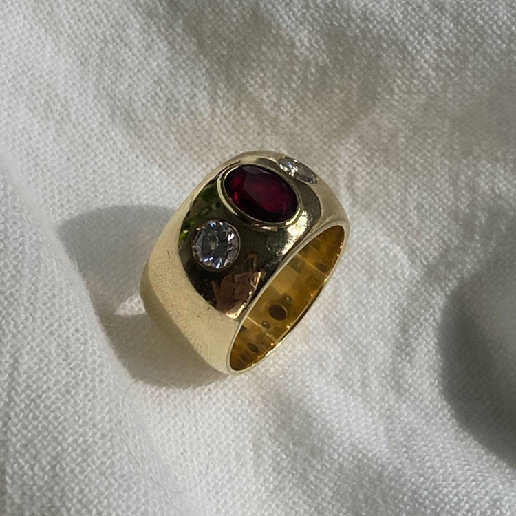 RING STORIES #01: ISABEL ULATOWSKI. DESIGNER, BEAR ...