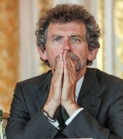 Gary Born cropped - lo.jpg