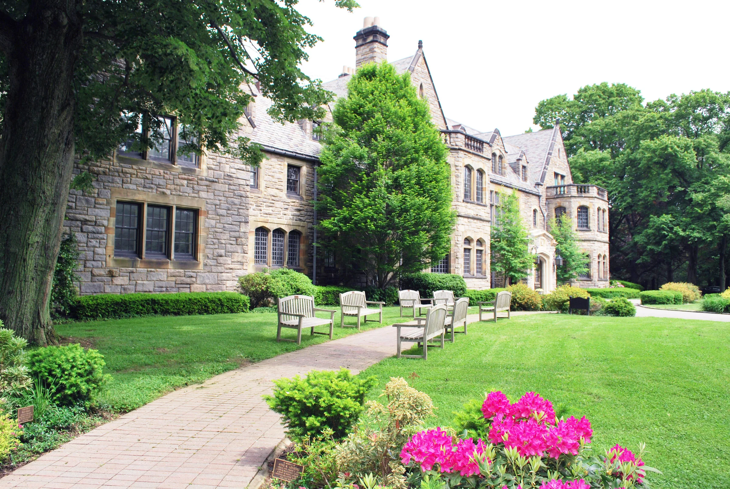 Mill Neck Manor_garden path.jpg