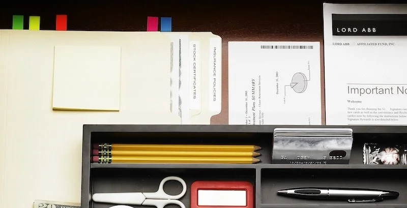 tidy-desk-drawer-organized-74853904-dan-saelinger-getty-compressor.jpg