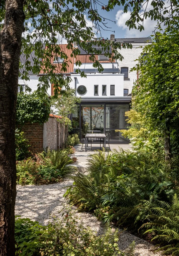 tuinarchitect_steyaert_brussel_beton_mechelen_zwembad_jungle_groen_stadstuin