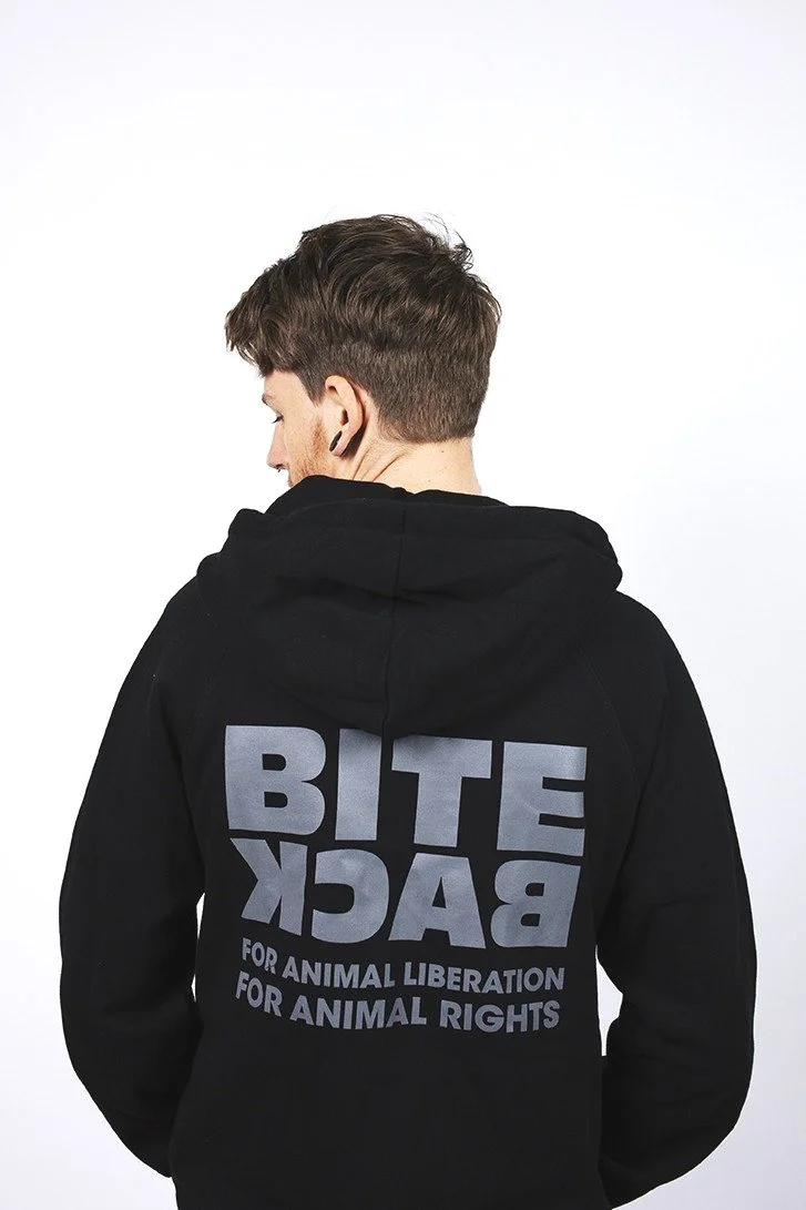 bite-back-hoodie-evan-achterkant.jpg