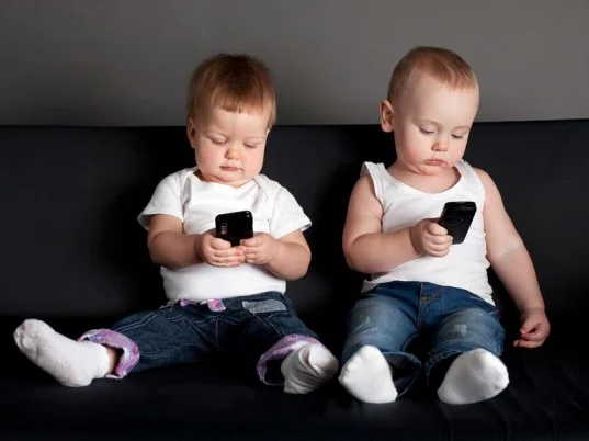 Are you worried about how much time your kids spend on screens? (pic: inhabitots/pinterest)