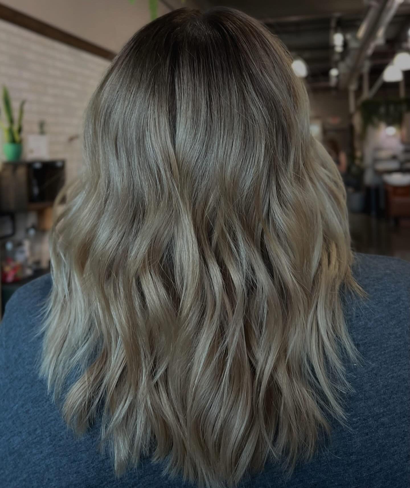 Fresh blonde feeling 😎😍

Artist @coloredbykate_  using @davinescolor